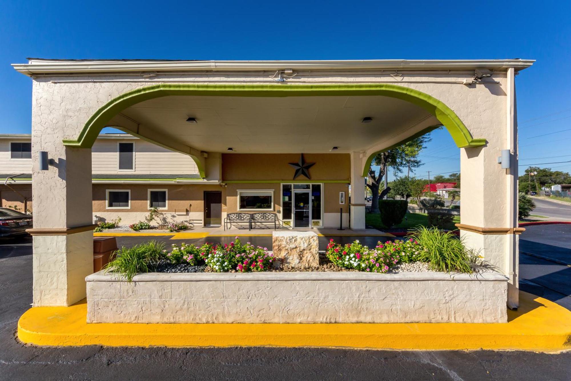 Rodeway Inn San Antonio Lackland Afb - Seaworld מראה חיצוני תמונה